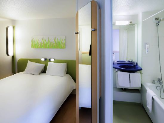 ibis budget Vannes Ploeren - Tap to explore photos
