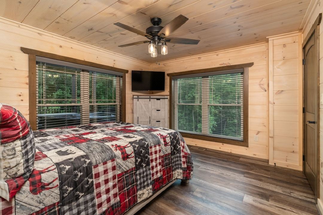 Brand NEW 2bed 2bath w Hot Tub