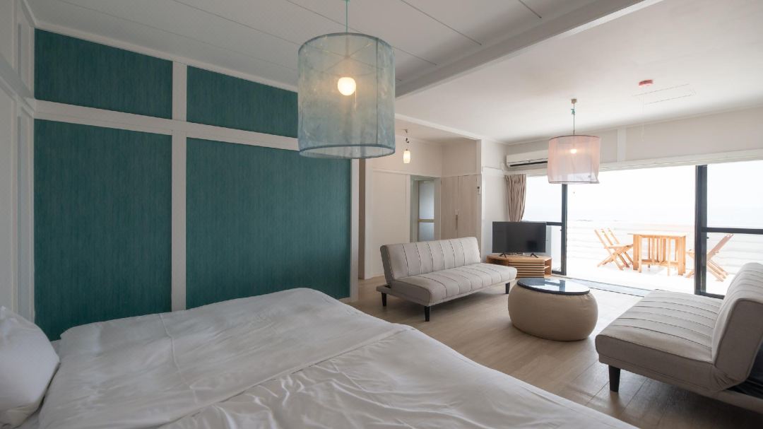 KAWAZU BEACH HOUSE BLUE MOON