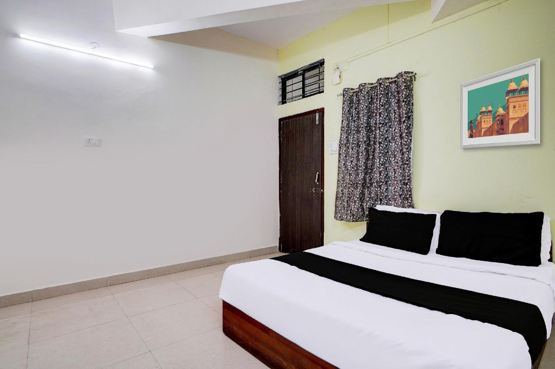 OYO Mav Hotel