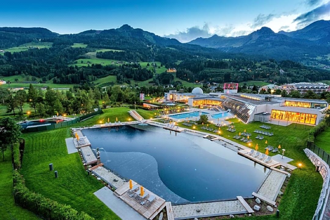 Hotel Norica - Thermenhotels Gastein Mit Dem Bademantel Direkt in Die Therme