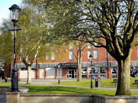 Corus St James Hotel Grimsby - Tap to explore photos