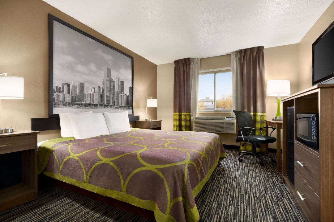 Super 8 by Wyndham Joliet I-55 N/Chicago