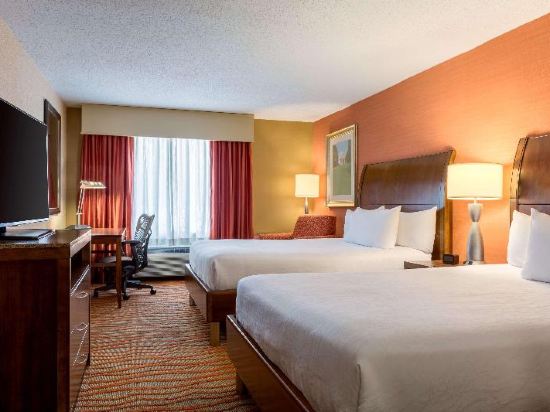 Hilton Garden Inn Arlington/Courthouse Plaza - Tap to explore photos