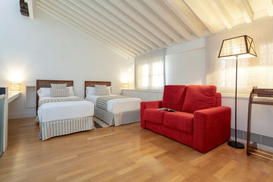 Exclusive House in Seville. Antonia Díaz