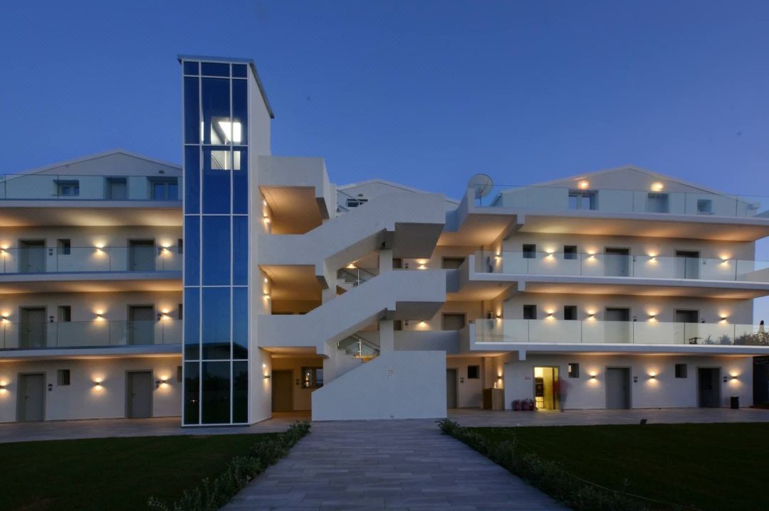V Luxury Suites
