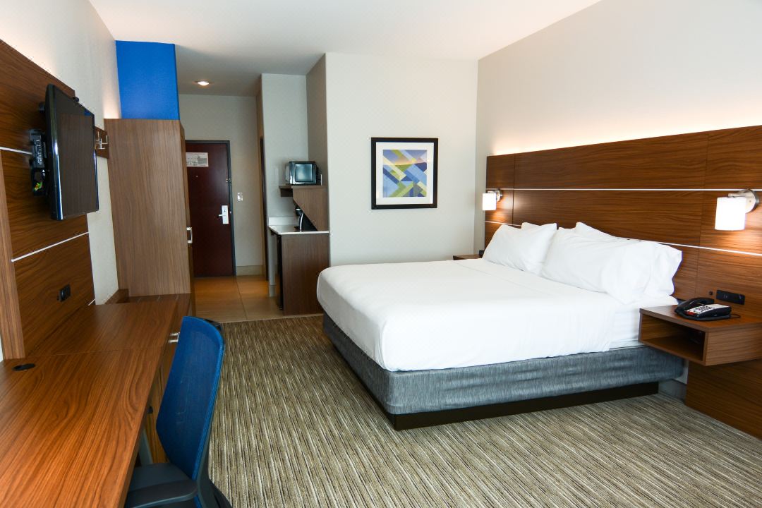 Holiday Inn Express & Suites New Boston