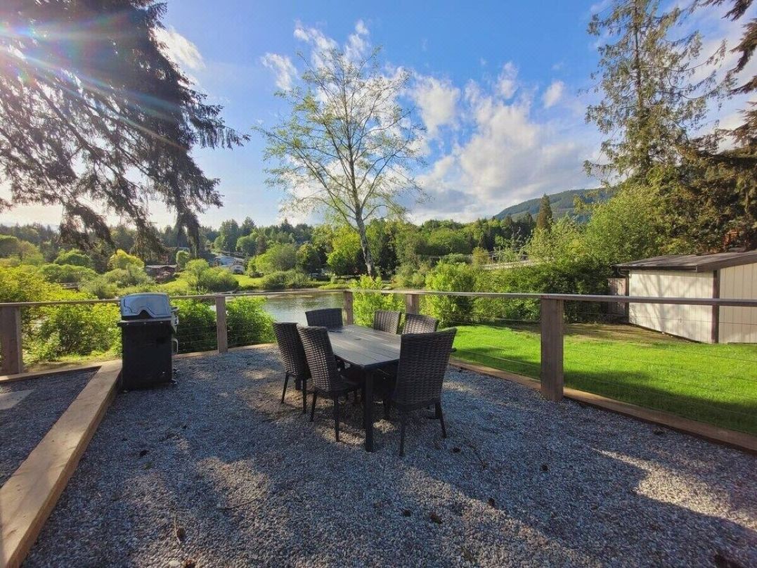 Cowichan Lake Cottages -Riverside