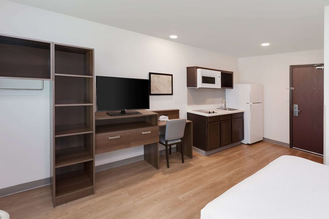 WoodSpring Suites Bakersfield East