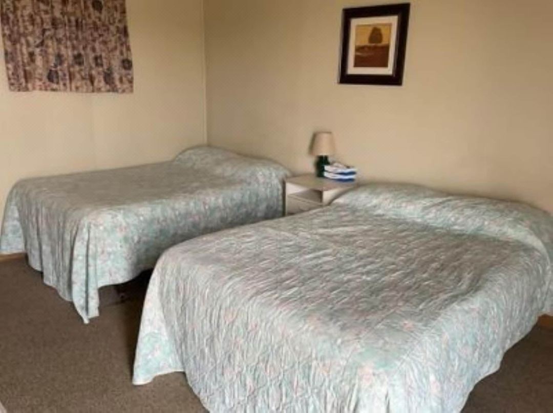 GULL LAKE LODGE MOTEL