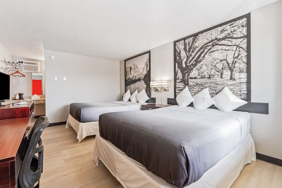 Super 8 by Wyndham Ontario