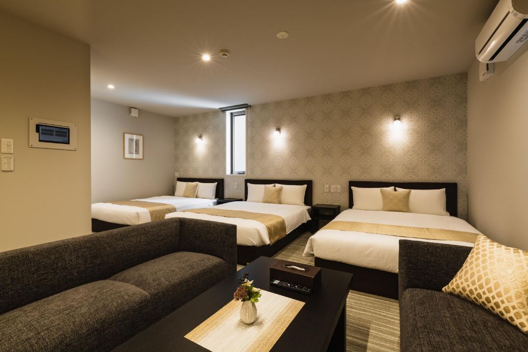 Grand Base Yakuin Odori