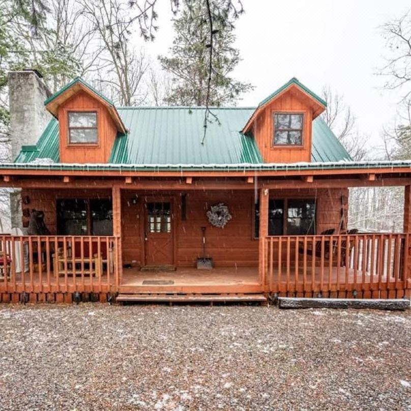 A Charming Cabin Pool Firepit Hot Tub-jacuzzi