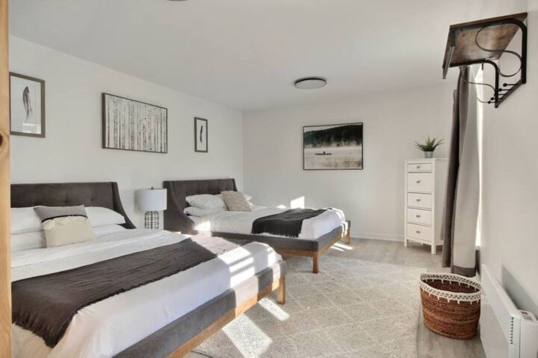 North House - Unique and Sunny Top Floor Old Quebec Gem