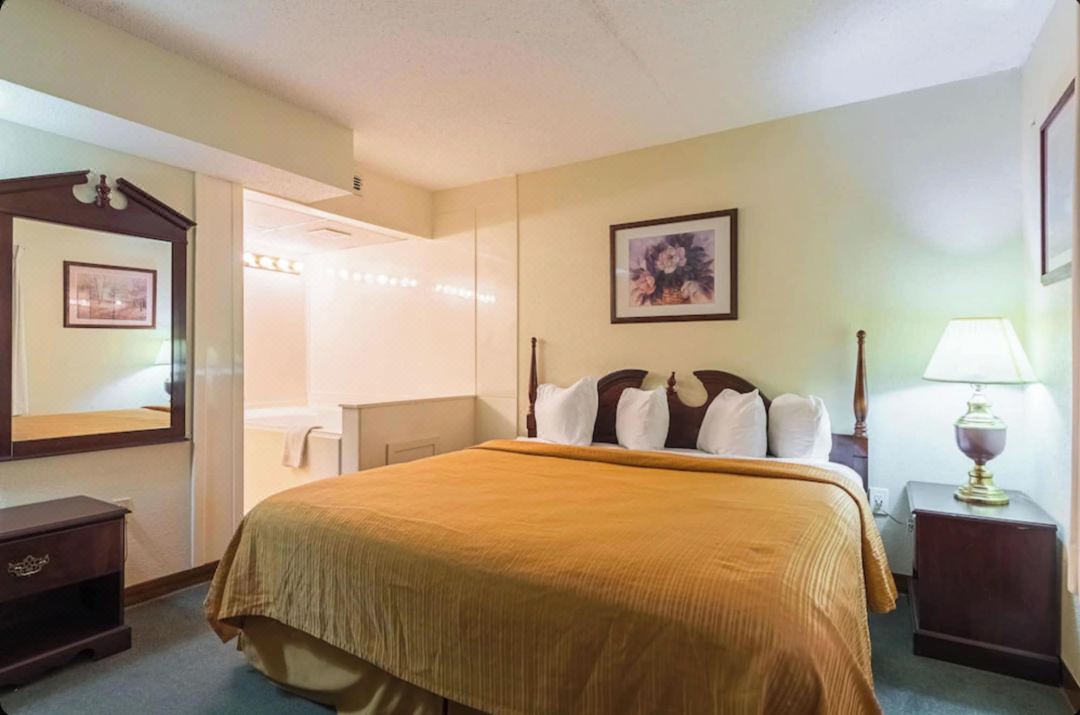 Eco Lodge Inn & Suites Bentonville Near I 49