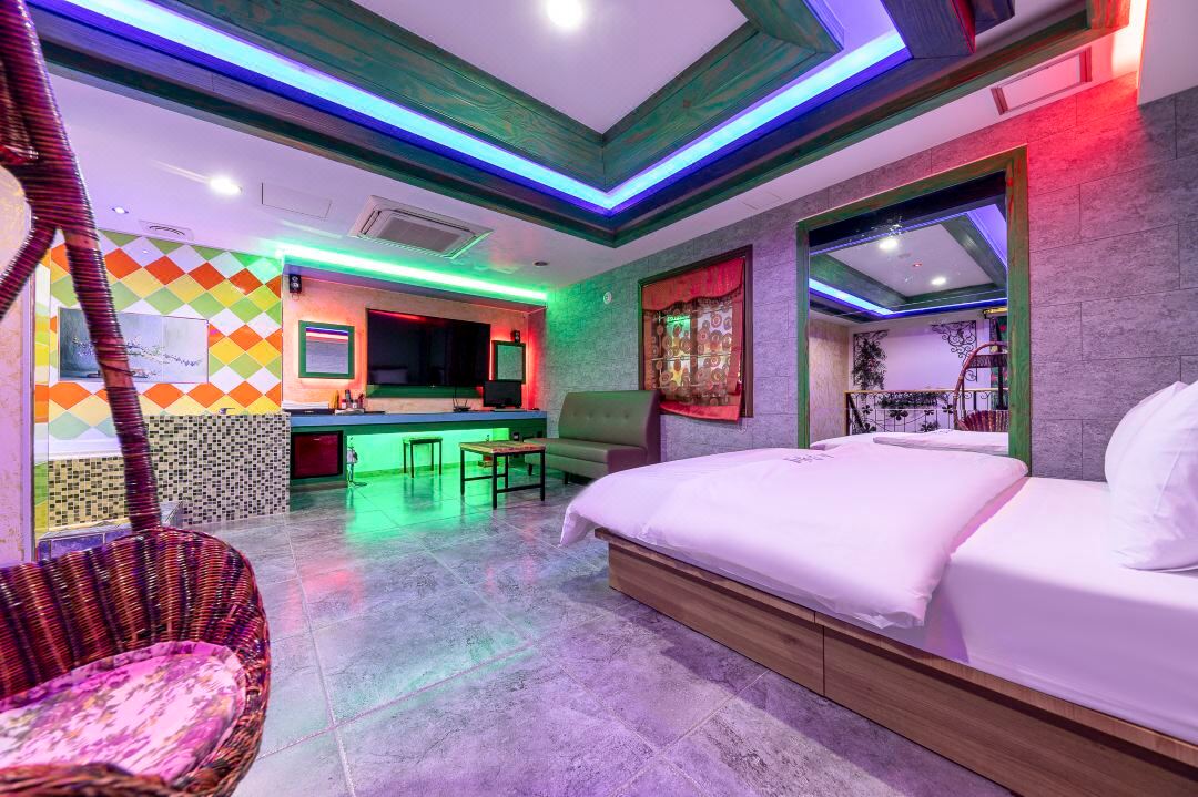 Iksan Show Palace Drive-in Motel