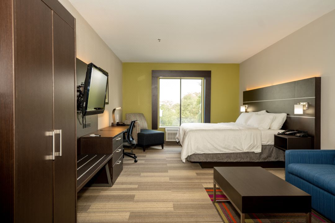 Holiday Inn Express & Suites Deer Park