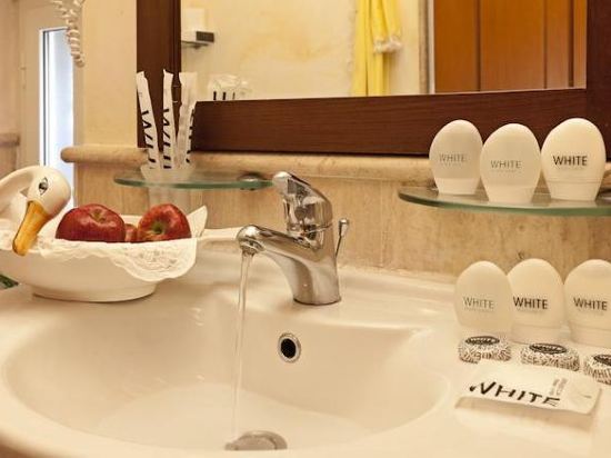 Hotel La Fenice - Tap to explore photos