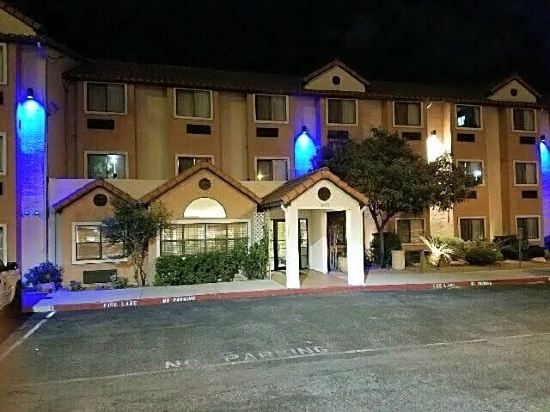Days Inn by Wyndham Camp Verde Arizona - Tap to explore photos
