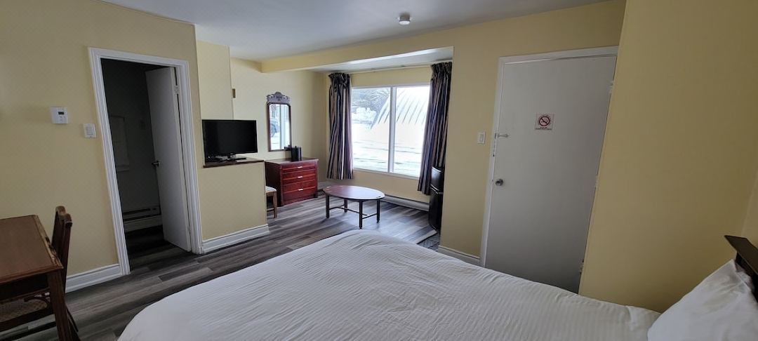 North Shore Wayside Inn