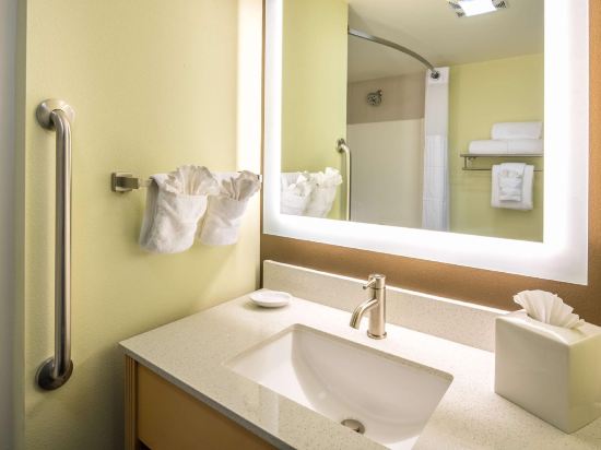 Red Lion Inn & Suites Everett - Tap to explore photos