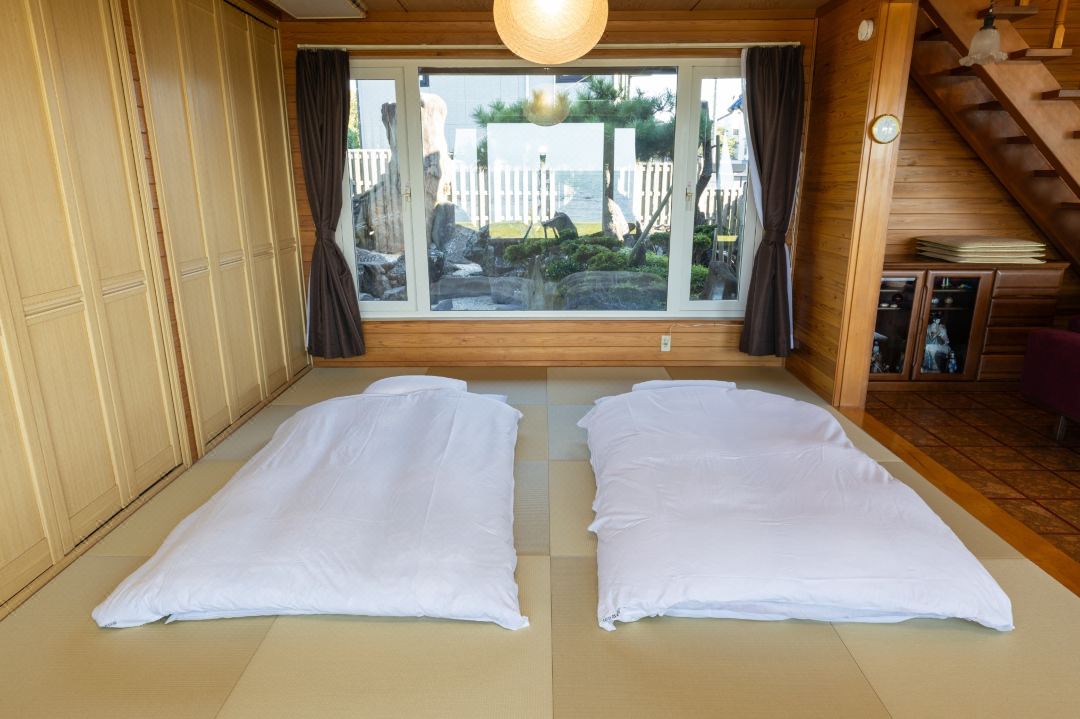 Shan View A Villa with a View of the Akita Sunse