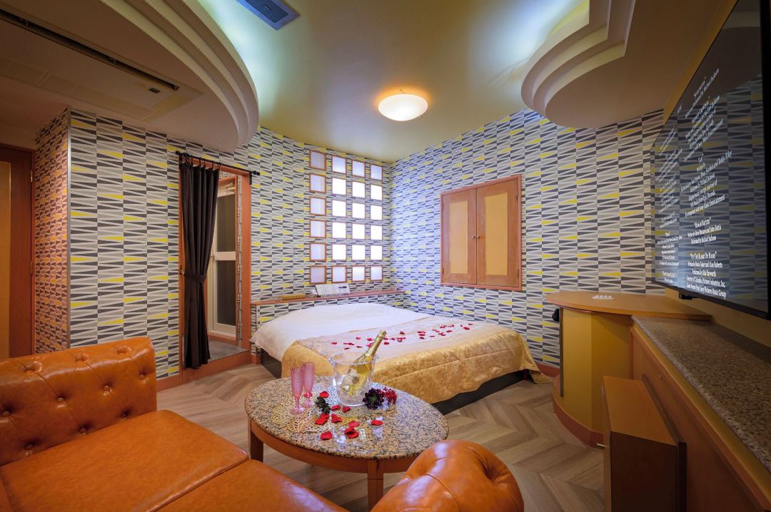 Happy Kiss (Adult Only)