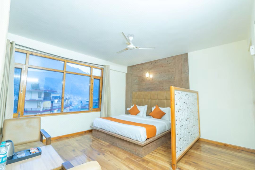 Hotel Rising Star with Garden with Private Parking Near to Mall Road