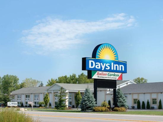 Days Inn by Wyndham Fremont - Tap to explore photos