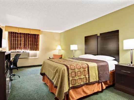 Super 8 by Wyndham Raleigh North East - Tap to explore photos