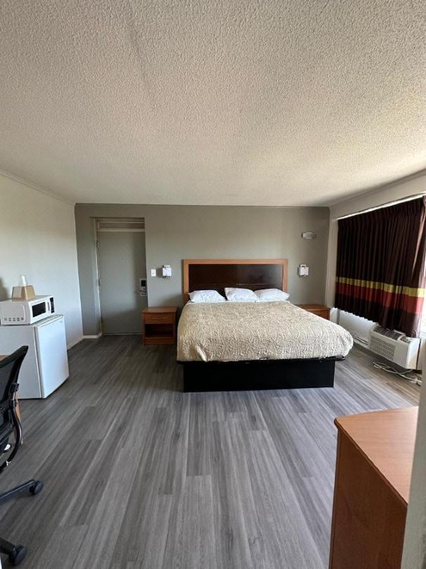Budgetel Inn & Suites