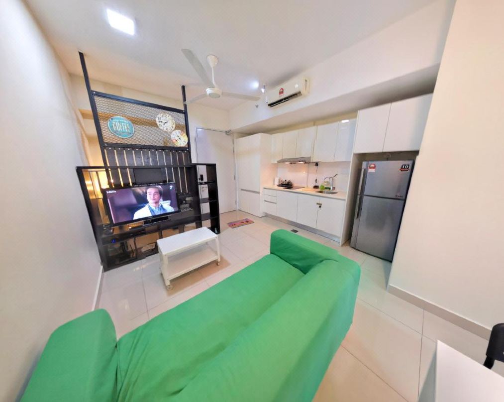 Suria Jelutong Studio by BeeStay