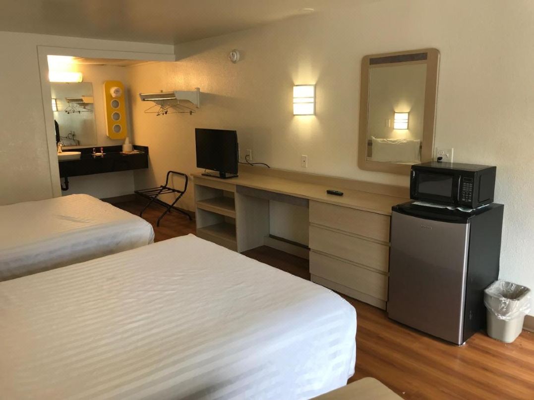 Travelodge by Wyndham Fayetteville