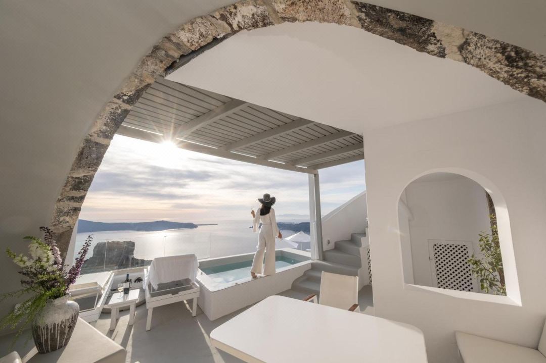 Anemos Cave Suites