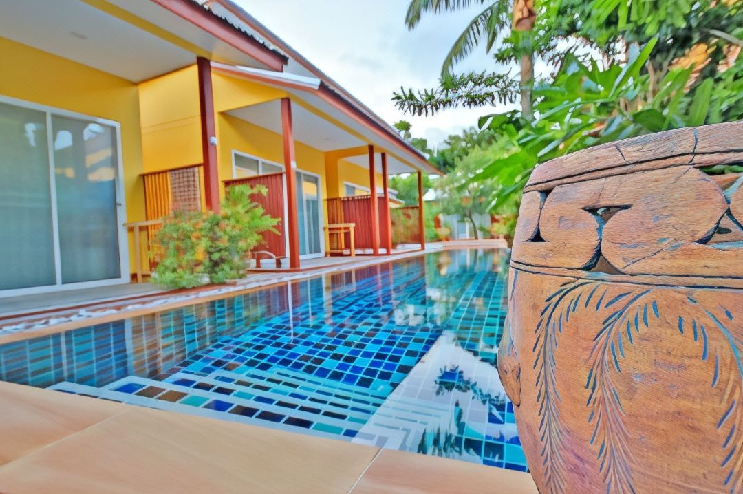 Ban Elephant Blanc Bungalow