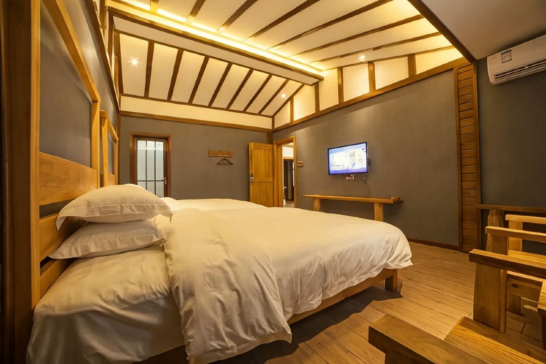 Xiangyue Shanshuijian Homestay (Wulingyuan Mark Store)