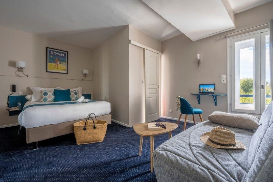Un Hotel Sur le Port