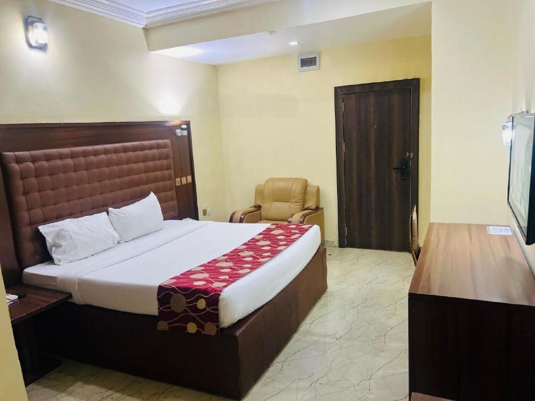 Parris Royal Hotel