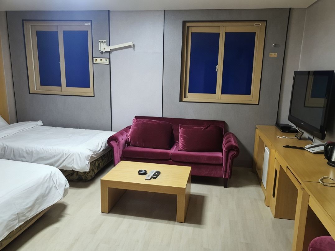 Jay (J) Hotel