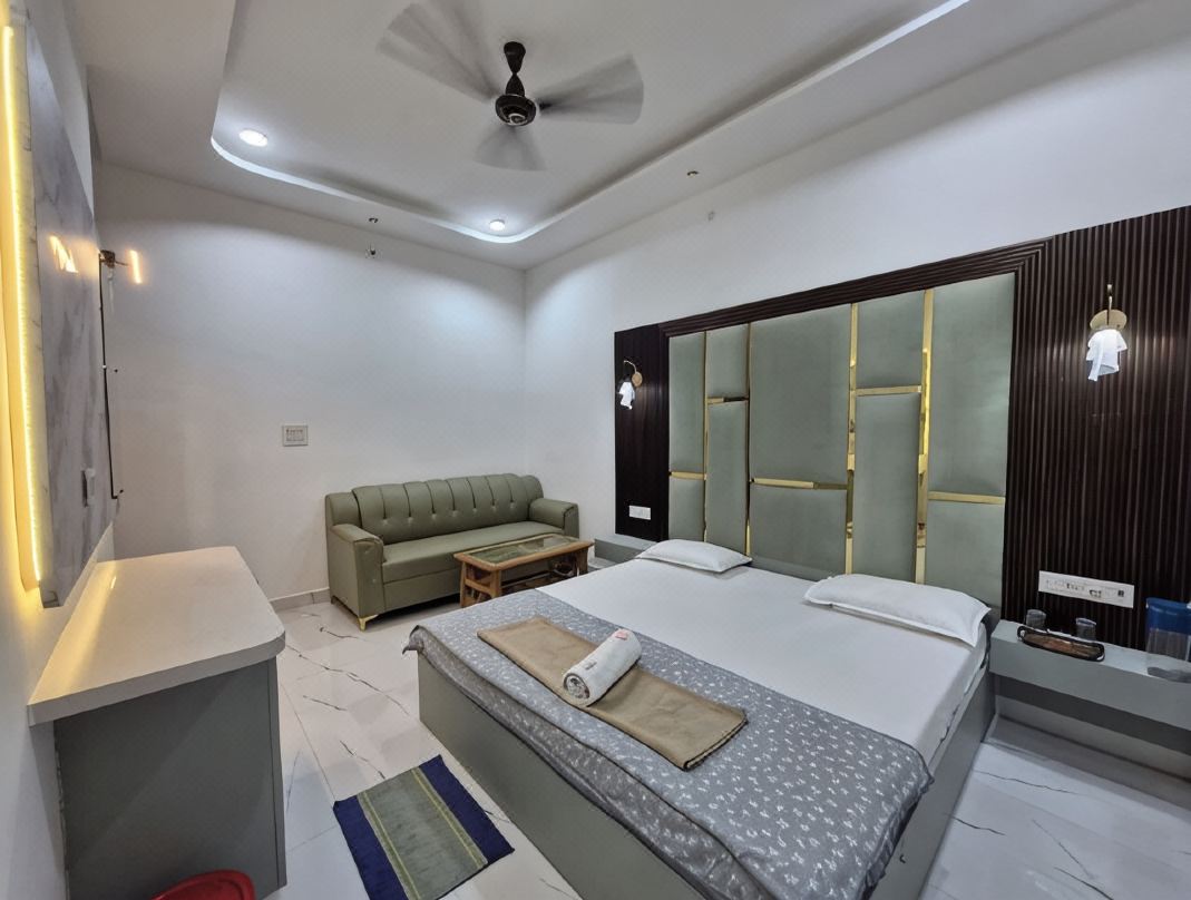 Khushi Paying Guest House