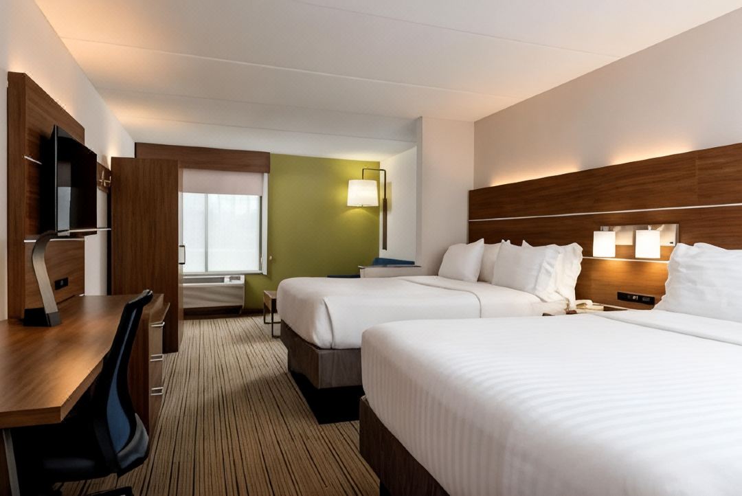Holiday Inn Express & Suites Charlotte Arpt-Belmont