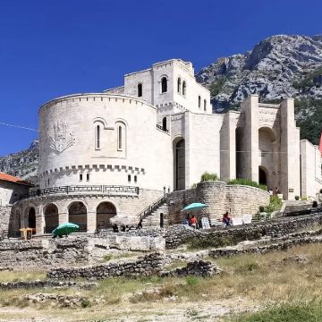 都拉斯包车一日游:古罗马剧场+城堡+海滩+博物馆 都拉斯包车一日游:古罗马剧场+城堡+海滩+博物馆