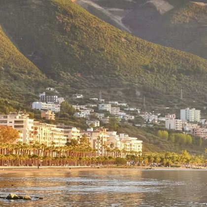 包车畅游发罗拉五大景点:海滩、纪念碑、公园、岛院、观景台 包车畅游发罗拉五大景点:海滩、纪念碑、公园、岛院、观景台