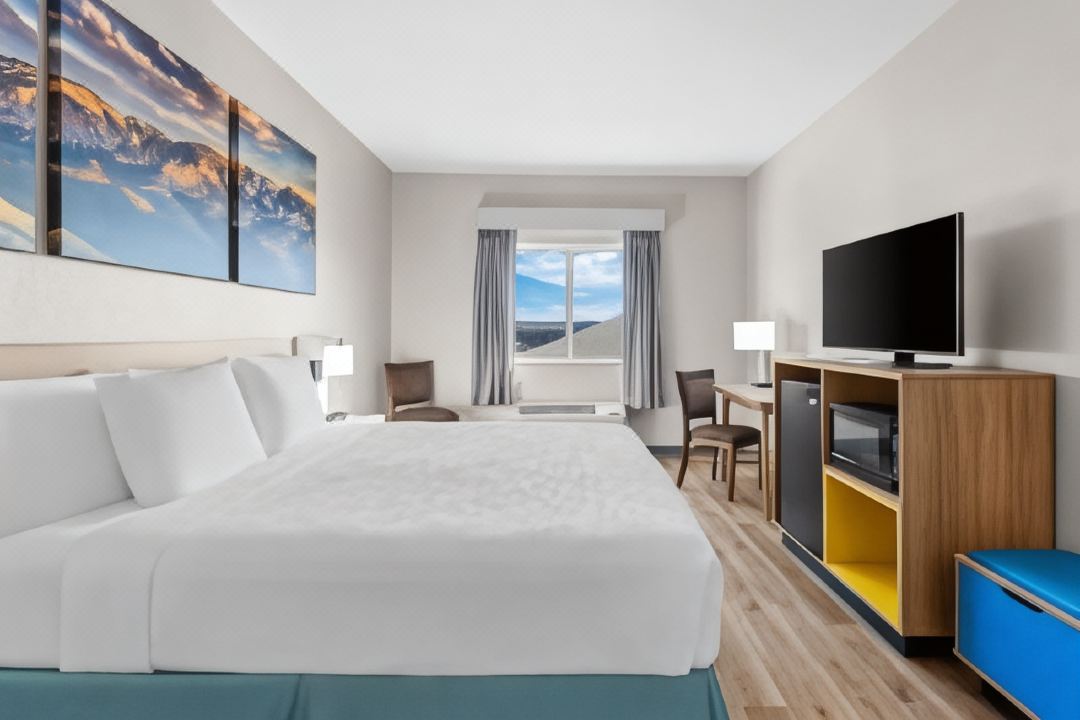 Days Inn & Suites by Wyndham Castle Rock