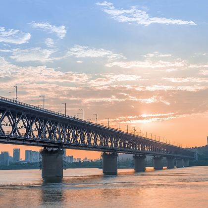 【私家团-7座商务独立游】黄鹤楼+省博+长江大桥+昙华林 【私家团-7座商务独立游】黄鹤楼+省博+长江大桥+昙华林