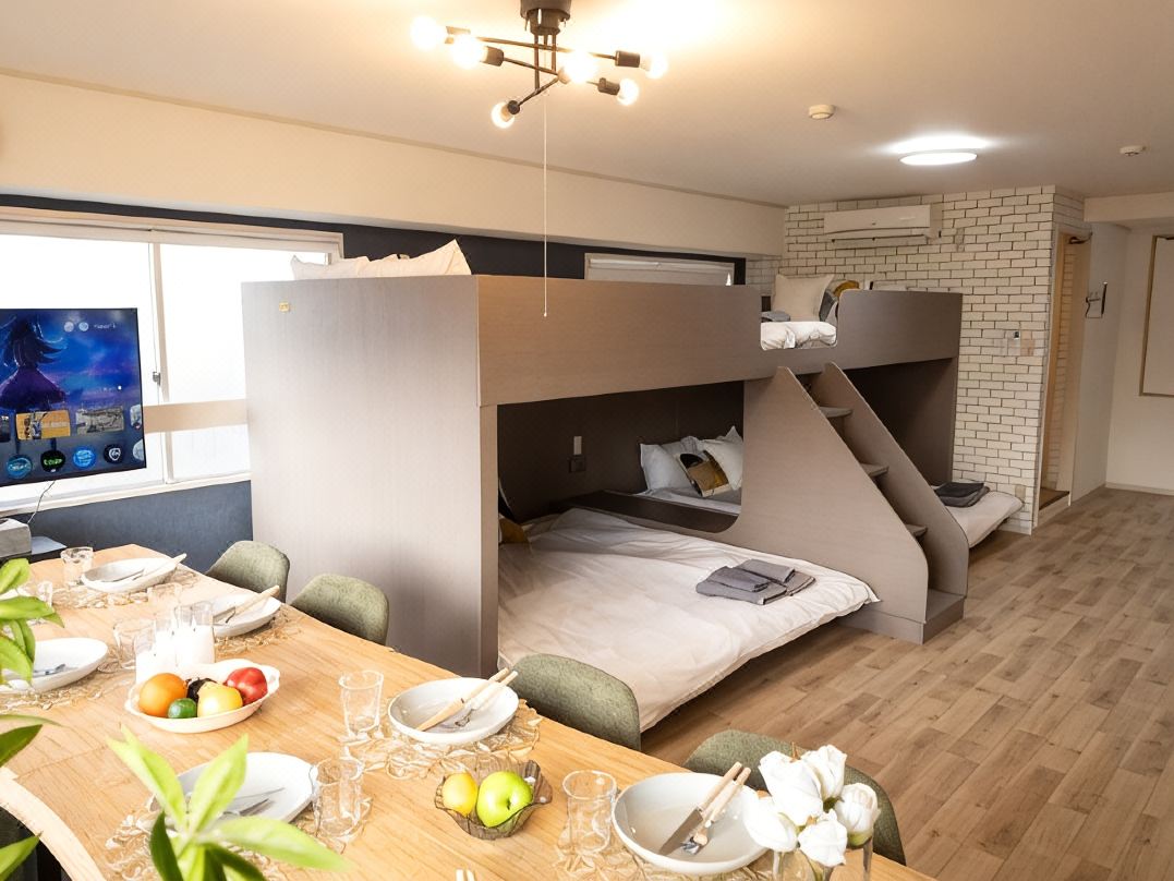 Shinjuku | Maximum 8ppl | Double×2 King×2 | 3-minute walk from the station | 42sqm private | 701