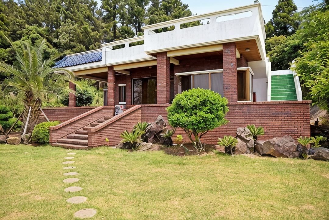 Seogwiopo Semi House Pension