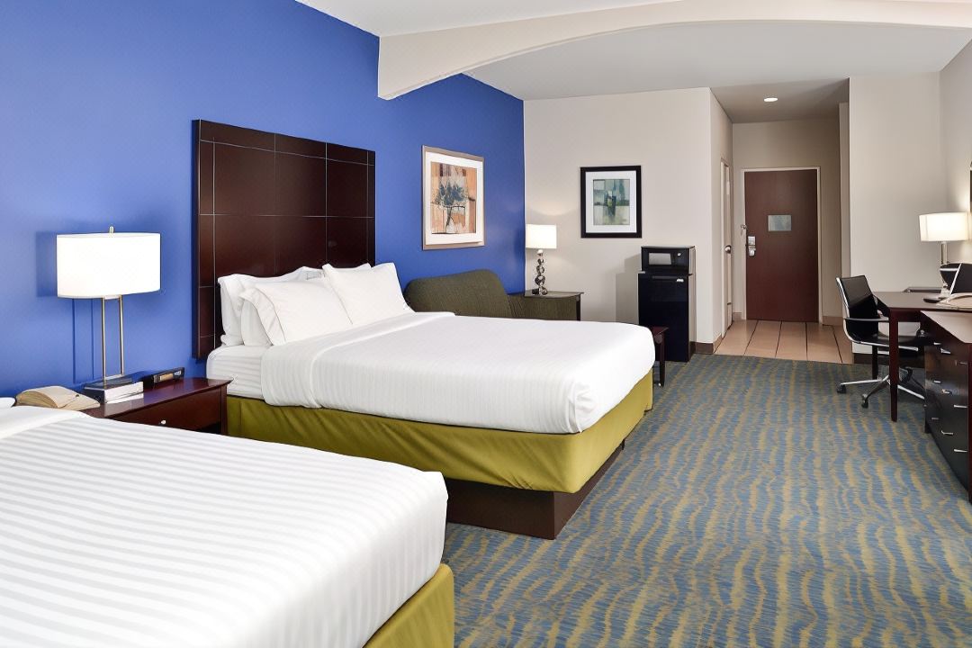 Holiday Inn Express & Suites San Antonio South