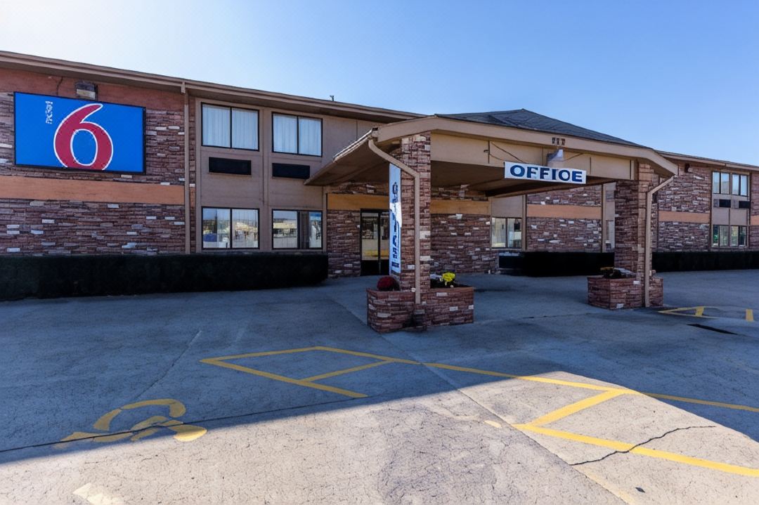 Motel 6 Troy, IL