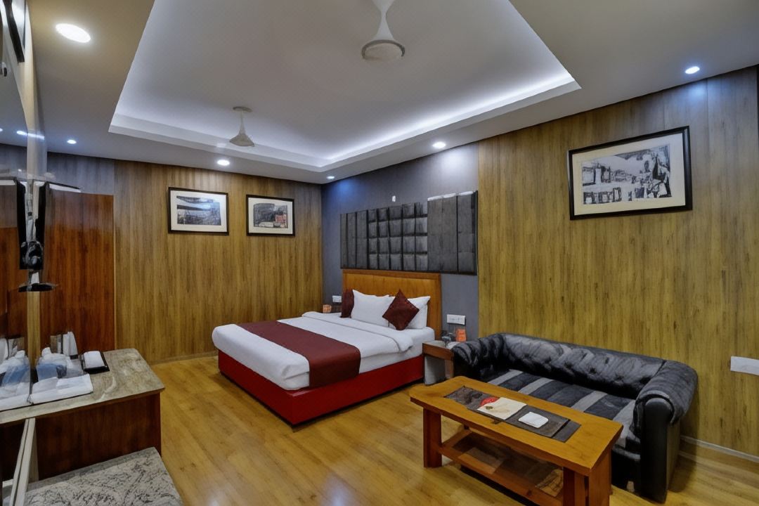 Mayur by Roomsinc